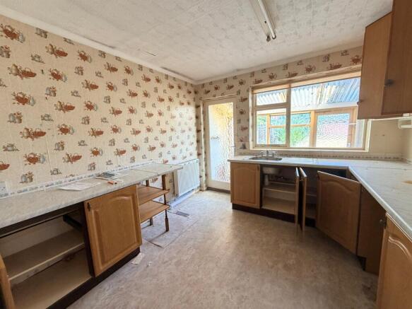 2 bed Semi-Detached Bungalow for sale Image 3