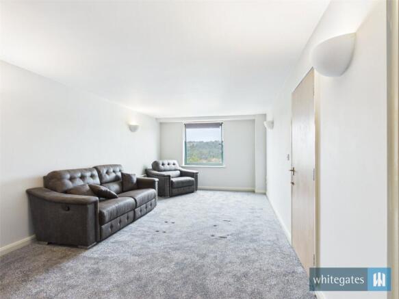 2 bed Apartment to rent Image 4