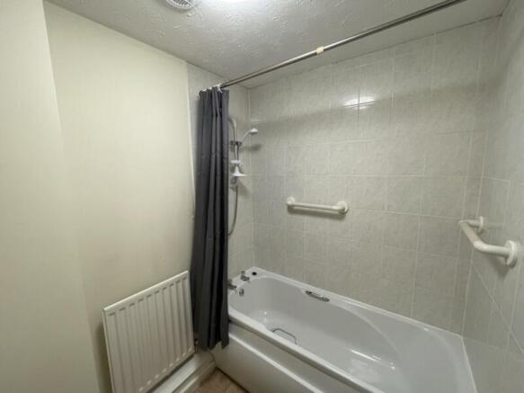 2 bed unfurnished house Alcester to let