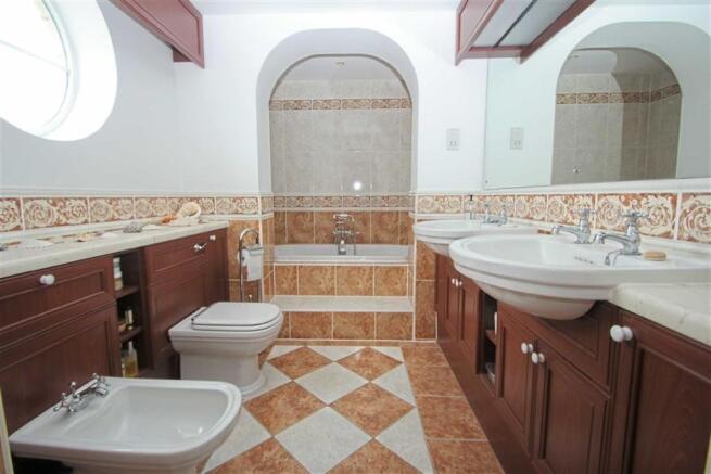 ENSUITE