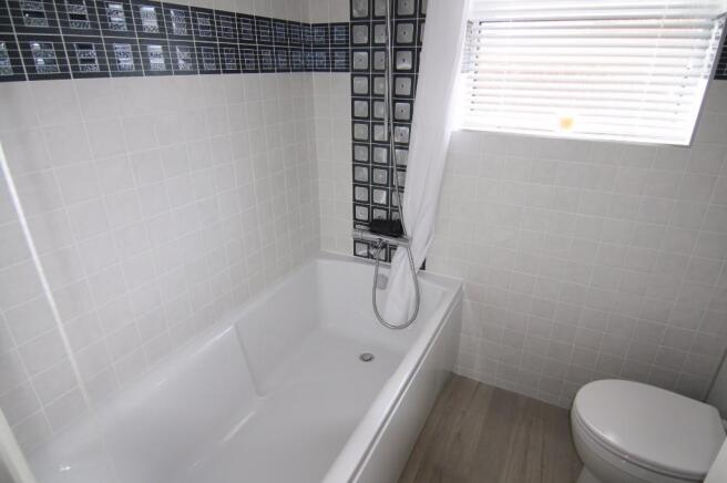 2 bed Semi-Detached Bungalow to rent Image 9