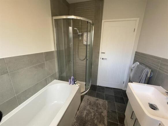 2 bed Apartment to rent Image 8