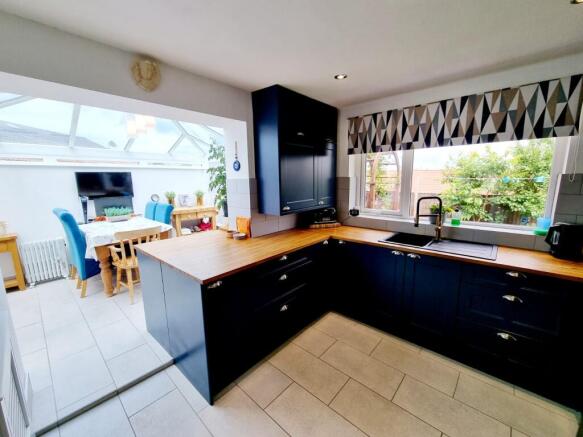 2 bed Detached Bungalow for sale Image 5