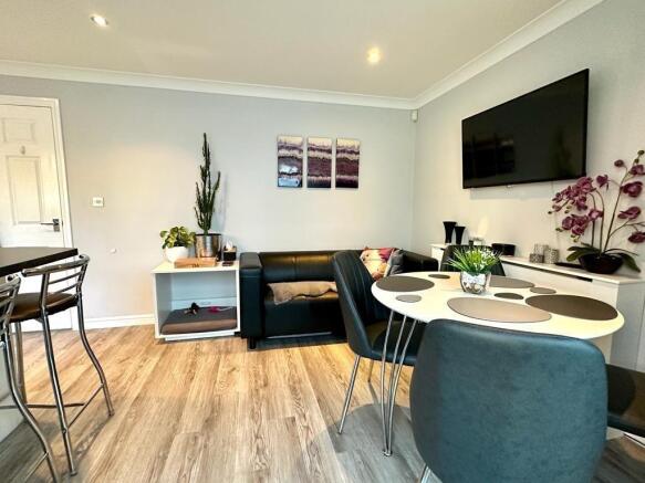 4 bed Detached for sale Image 4