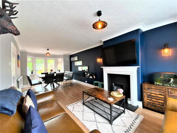 Lounge/Dining Room