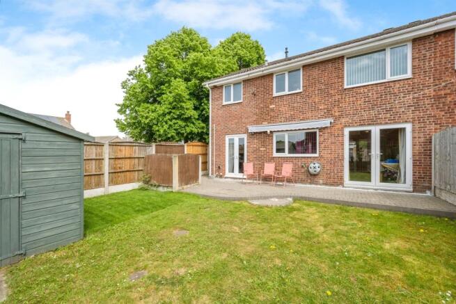 4 bed Semi-Detached for sale Image 4