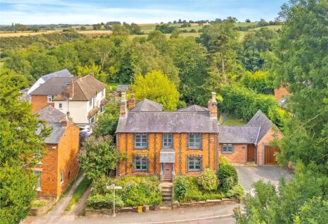 The Cedars, East Farndon