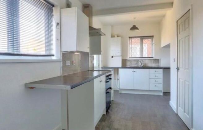 3 bed Semi-Detached to rent Image 4