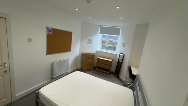 5 bed Terraced to rent Image 8