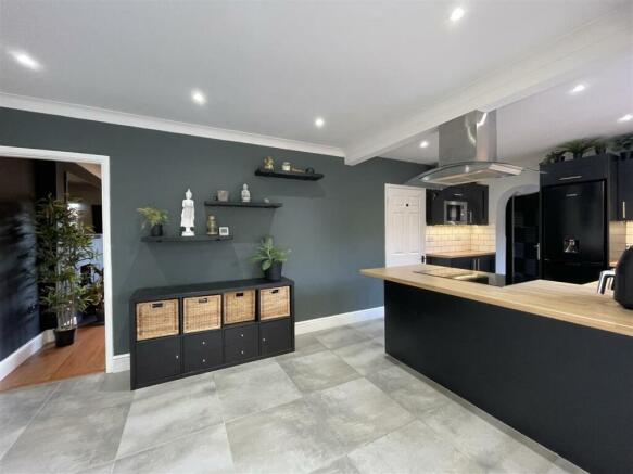 Kitchen2.jpg