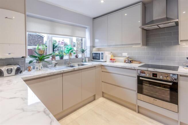 Kitchen 1.jpg