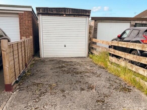 Detached Garage: