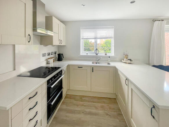 4 bed Detached for sale Image 5