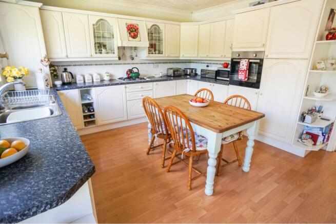 Kitchen/Breakfast