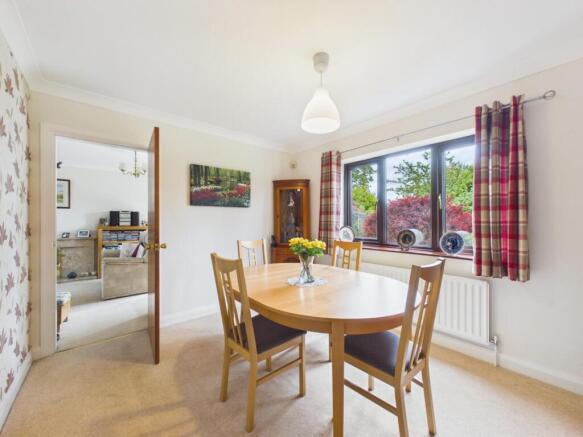 5 bed House for sale Image 6