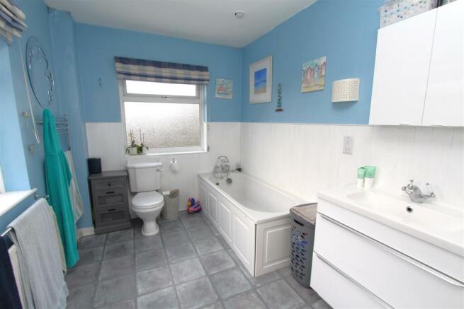 Bathroom 1.JPG
