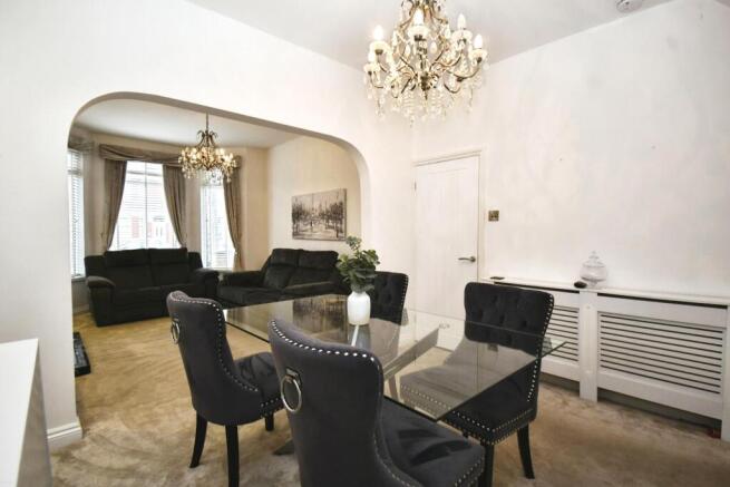 3 bed Garages for sale Image 8