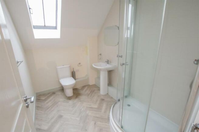 EN SUITE SHOWER ROOM