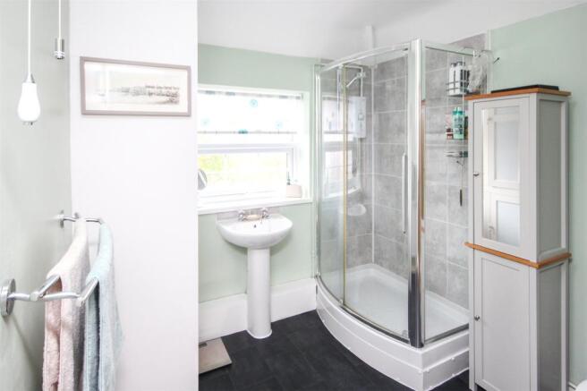 08 Bathroom