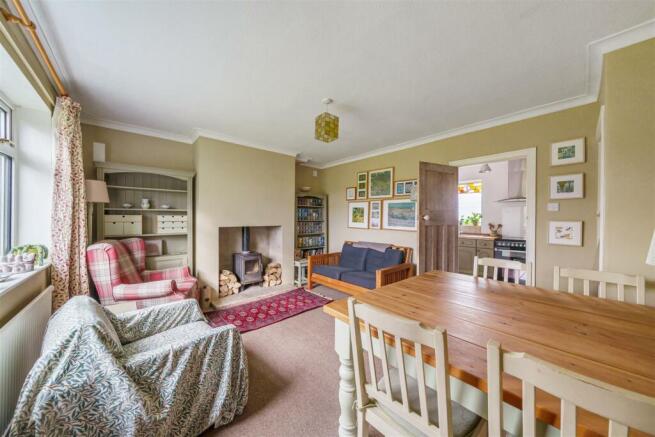 LIVING ROOM/DINING ROOM