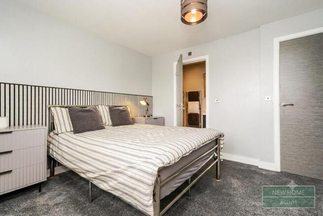 2 bed Flat for sale Image 11