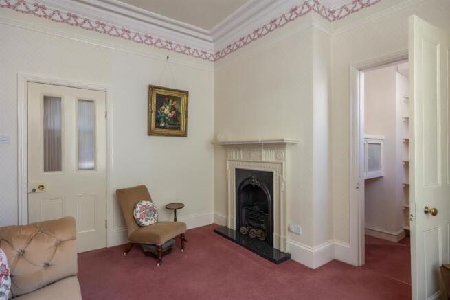 6 bed House for sale Image 10