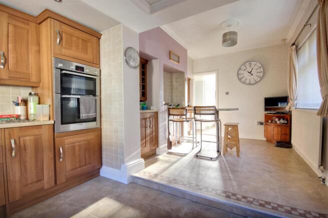 4 bed Semi-Detached for sale Image 12