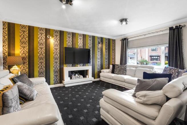 4 bed Detached for sale Image 4