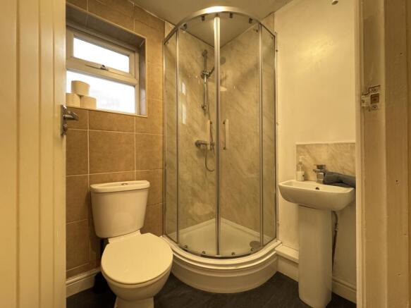 4 bed Terraced to rent Image 8