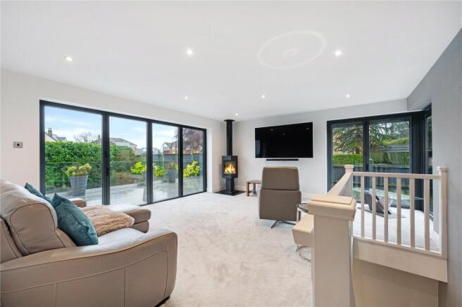 5 bed Detached for sale Image 7