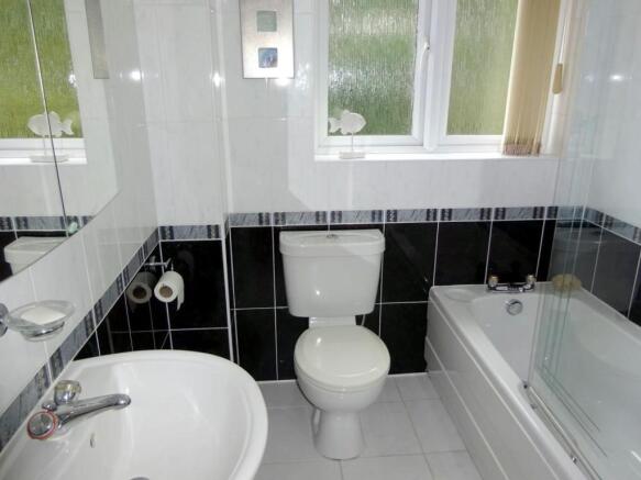 Principal Bathroom