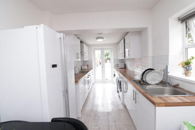 1 bed House Share to rent Image 6