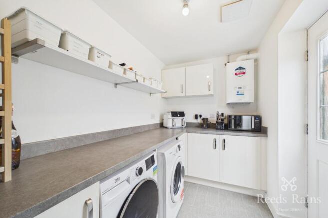4 bed Detached for sale Image 9