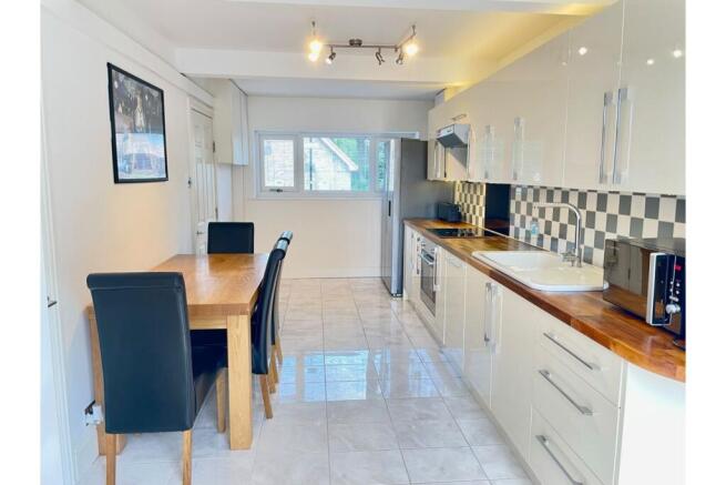 4 bed Terraced Bungalow for sale Image 4