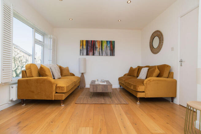 25 Court Park - Sitting Area.JPG