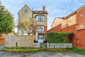 Flat 7, 7 The Poplars, Woodlands Road, Redhill RH1 6EY