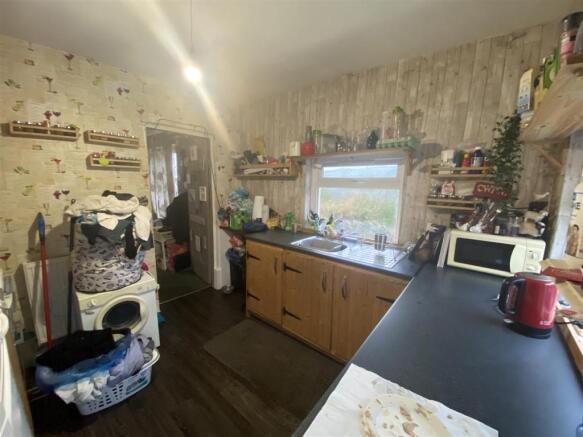 KITCHEN/BREAKFAST ROOM