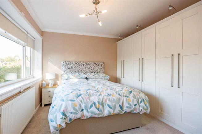 Bedroom 1.1 STPP7134.jpg