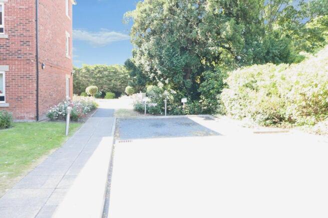 2 bed Flat for sale Image 10