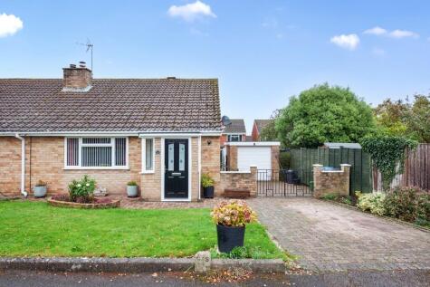 Swallow Close, Yateley, Hampshire, GU46
