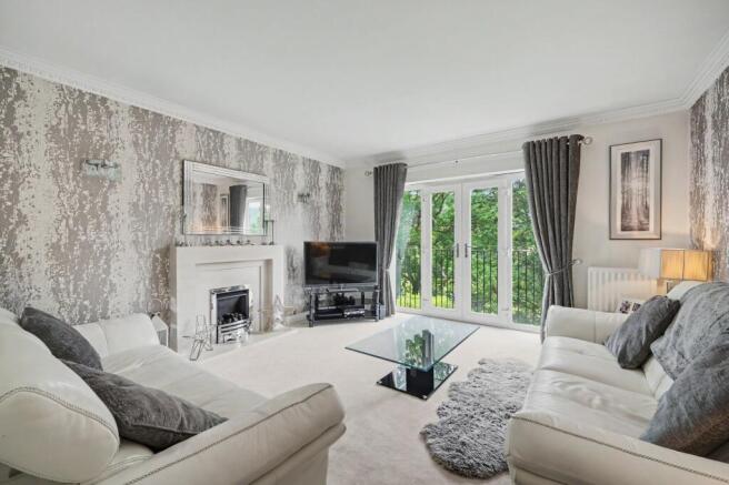 4 bed Detached for sale Image 3