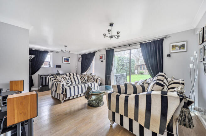 1410455-5-698df7e...