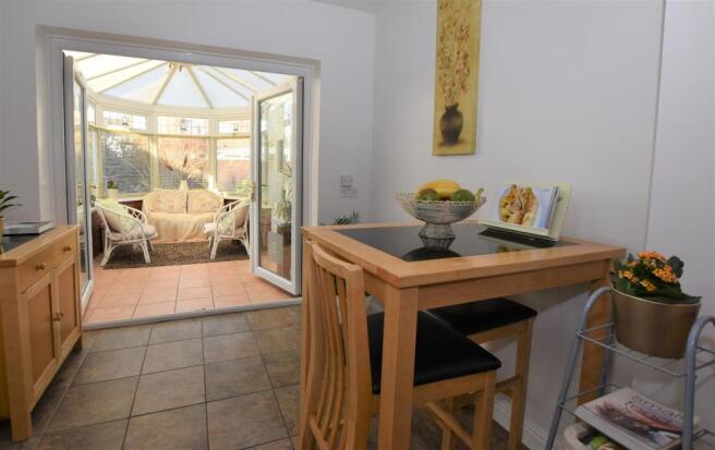 Breakfast Area.jpg