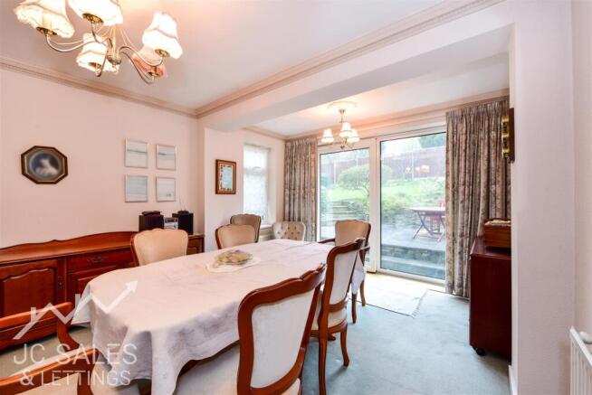 4 bed Detached for sale Image 5