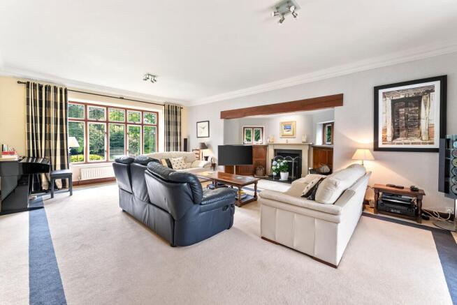 6 bed Detached for sale Image 8