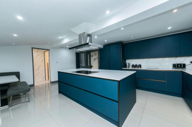 4 bed Detached Bungalow for sale Image 7