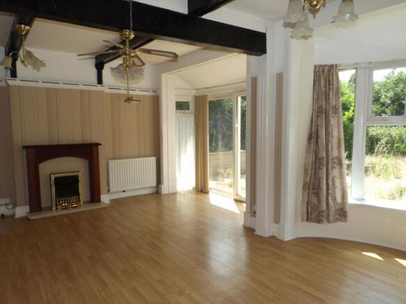 Lounge/Dining Room