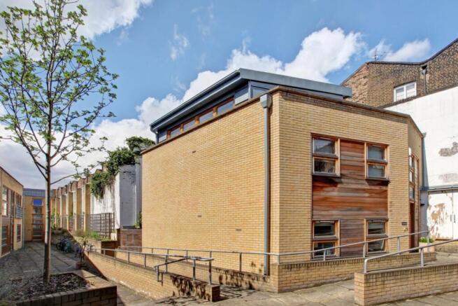 2 bedroom house u...