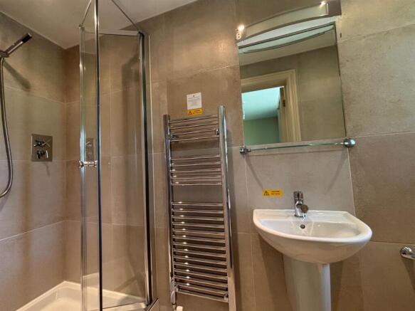 ensuite.jpg