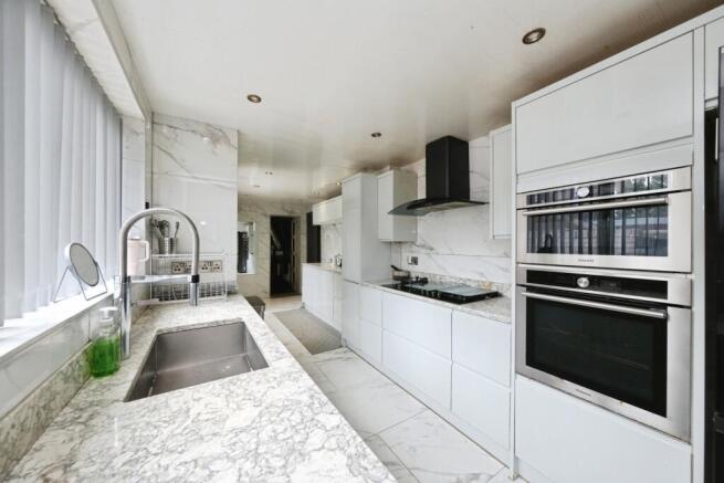 4 bed Semi-Detached for sale Image 7